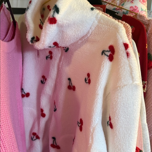 Unlisted clothes ✨❣️ - Picture 2 of 6